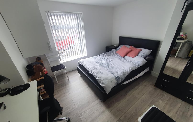 Russell Street, Plasnewydd, Cardiff - Image 1